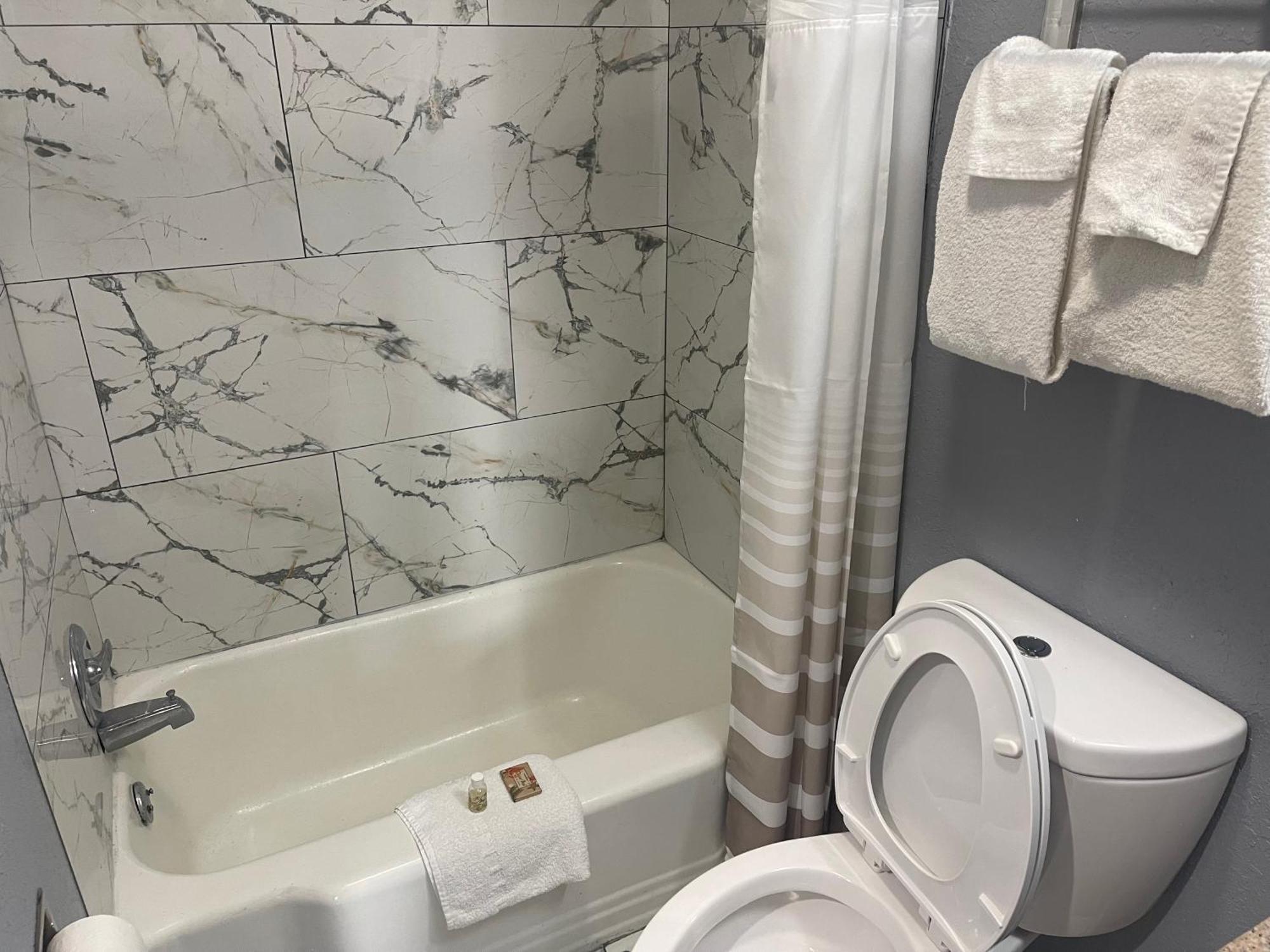 Americas Best Value Inn-Савана Екстериор снимка