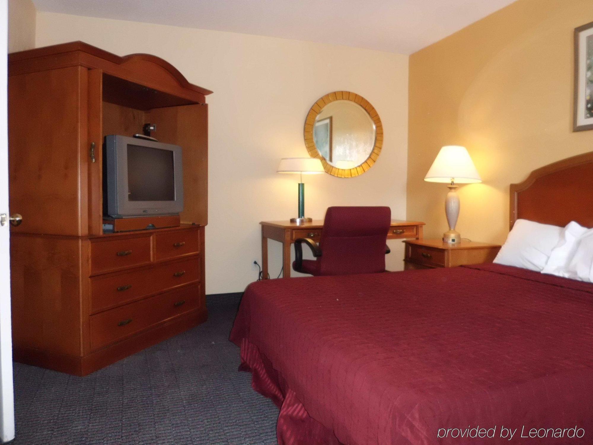 Americas Best Value Inn-Савана Стая снимка
