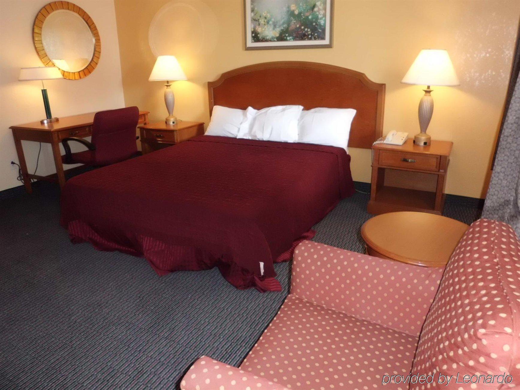 Americas Best Value Inn-Савана Стая снимка