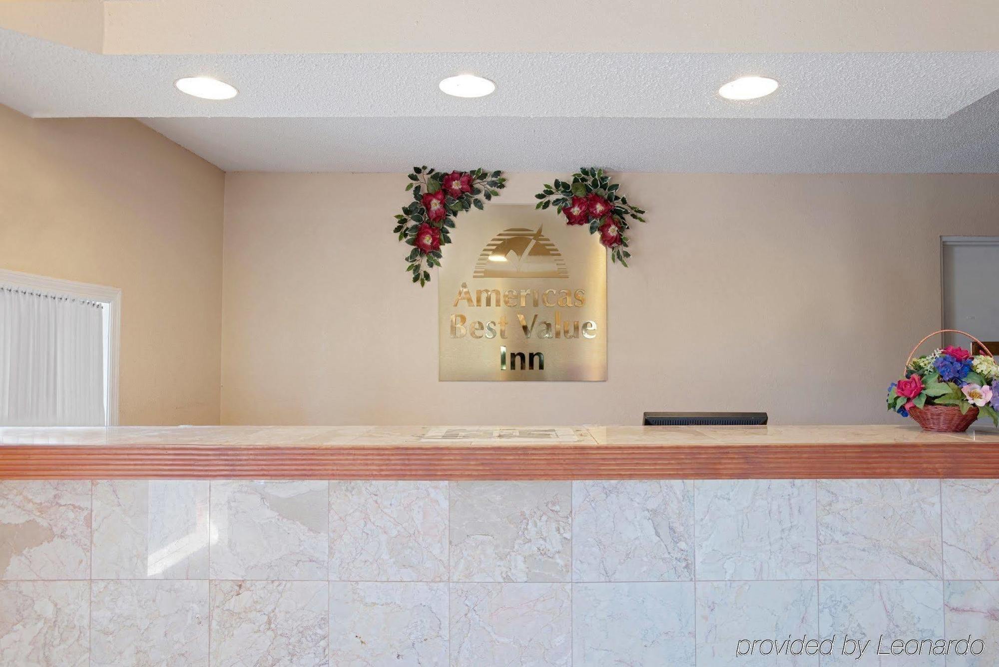Americas Best Value Inn-Савана Интериор снимка